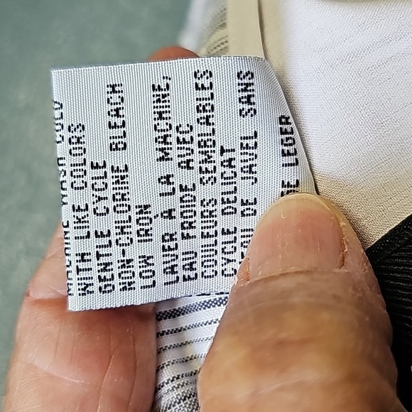 Vuarnet striped skort. Size 4. It has three pockets. Gray and white. - Picture 10 of 12